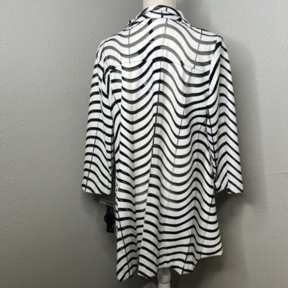 IC by Connie K Jacket Womens Medium Artsy Wavy White Black Big Button New $158 - Picture 5 of 6